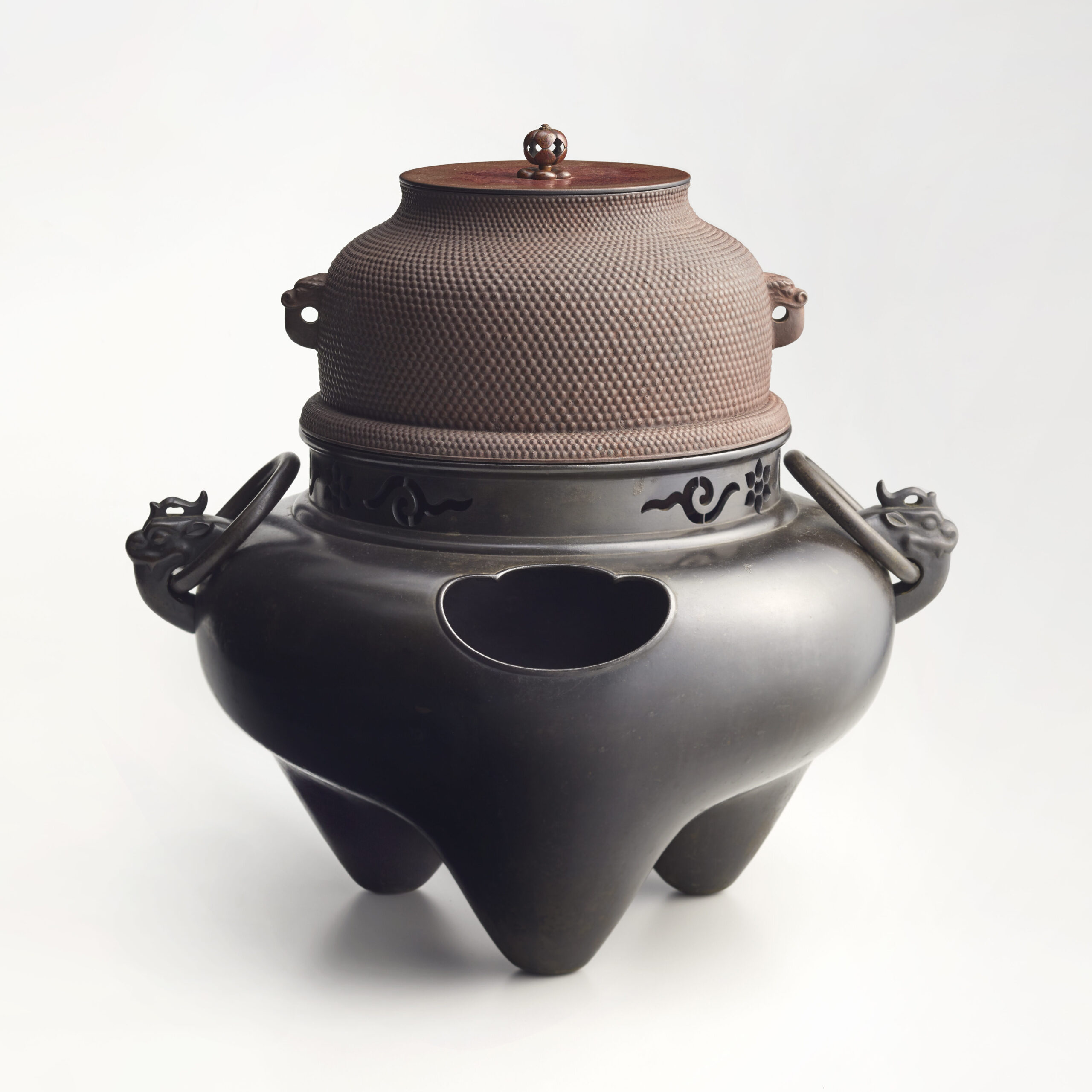 霰地真形釜 風炉添え